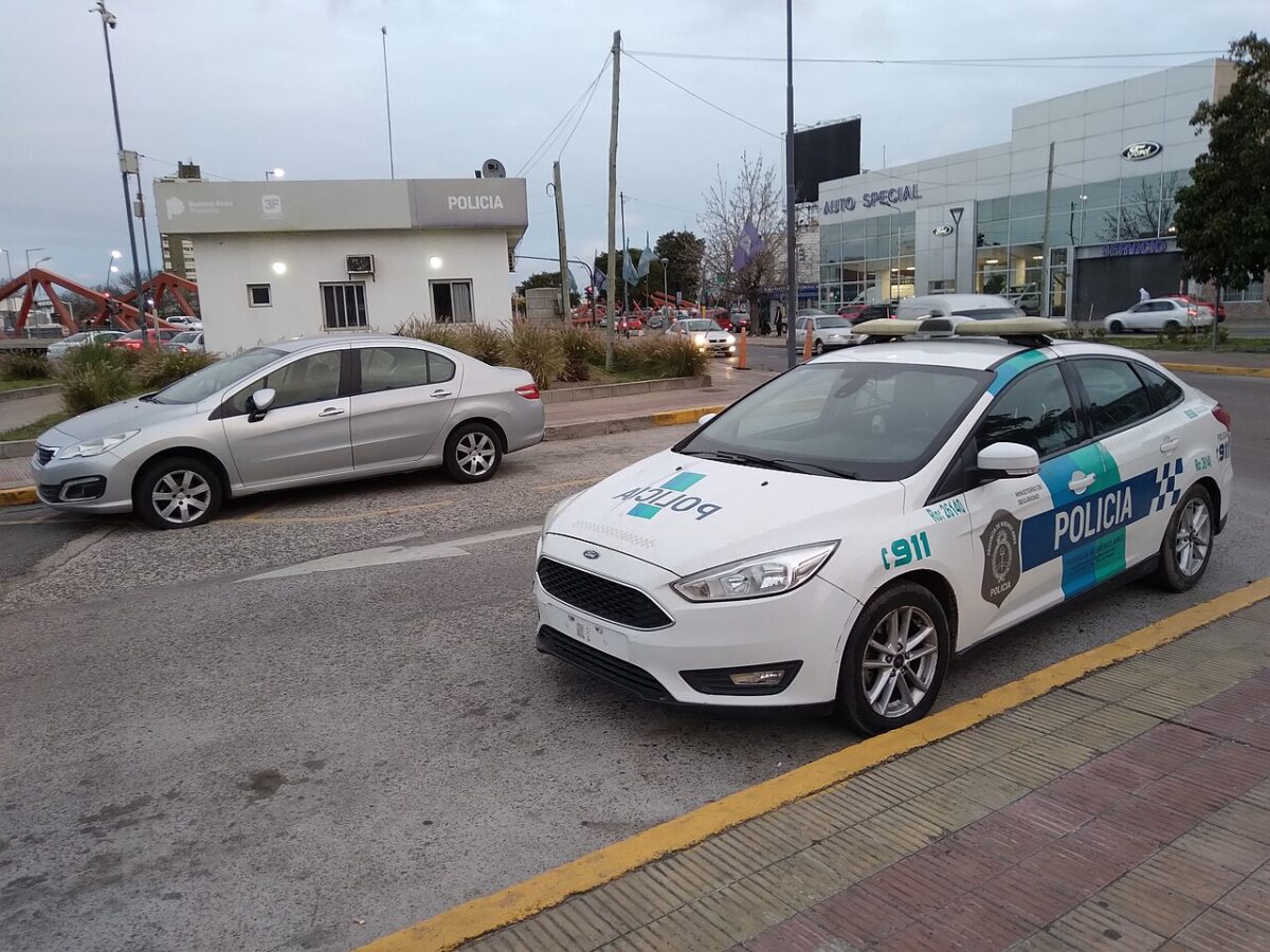 Ford Focus Mk3 Policia de Buenos Aires front 1-2.jpg