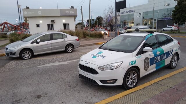 Ford Focus Mk3 Policia de Buenos Aires front 1-2.jpg
